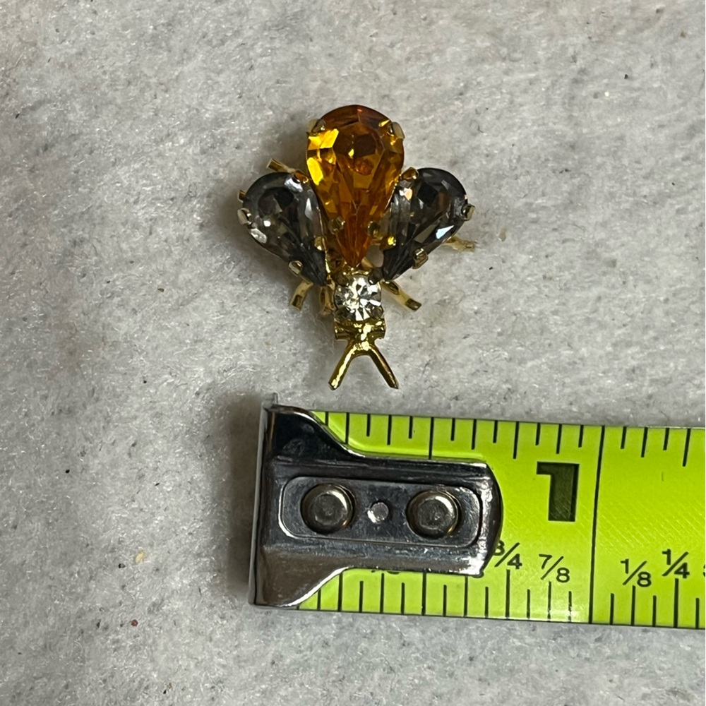 Small Winged Insect Brooch - Picture 9 of 10